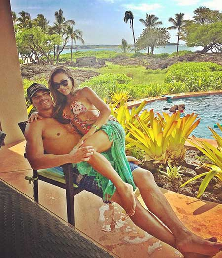   Tony Gonzalez y October en Hawái durante sus días de noviazgo
