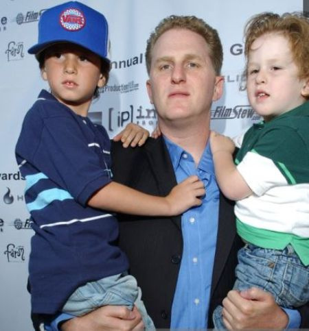   Escritora y productora de televisión Nichole's ex-husband, Michael Rapaport with their two sons.