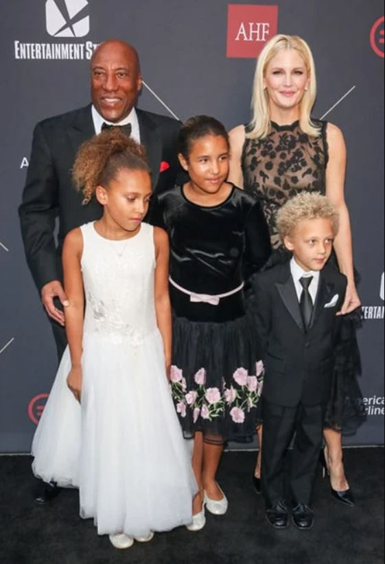   Jennifer Lucas mit ihrem Mann und ihren Kindern