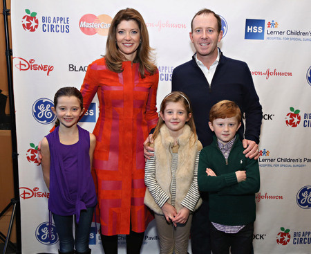   Geoff Tracy con su esposa, Norah O.'Donnell and their children
