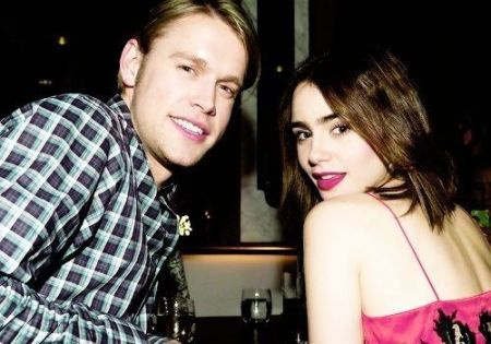   Chord Overstreet com Lily Collins