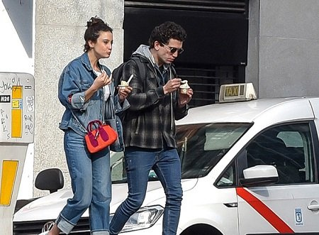   Jaime Lorente and María Pedraza taking ice cream in Madrid