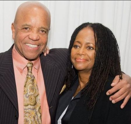   El ex propietario de Motown Records, Berry Gordy, con su hija Hazel Gordy. Valor neto de Hazel Gordy