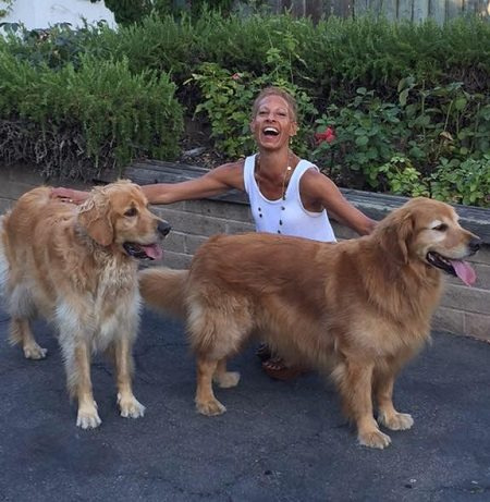  Diana Lasso y sus dos cachorros.
