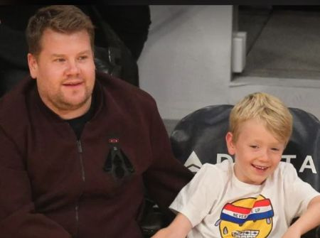   Die Late Late Show With James Corden moderiert James Corden mit seinem Sohn Max.