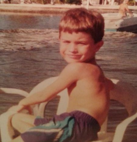   Una foto del actor de Outer Banks Chase Stokes cuando era niño
