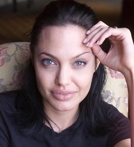   Dieci celebrità che sembrano belle senza trucco Angelina Jolie