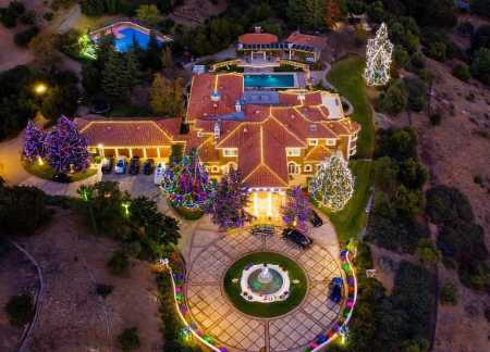   Jamie Foxx's Hollywood's Hidden Valley mansion worth .5 million